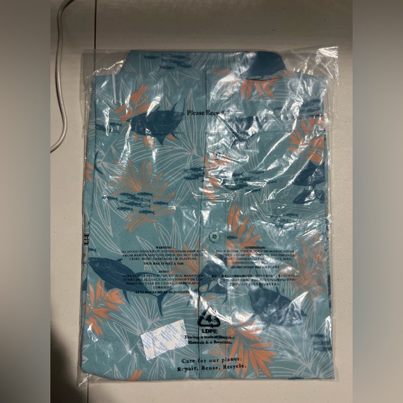 Salty Crew Men's Feeding Frenzy Ocean S/S Tech Woven Button-Up Size L MSRP $72 - Picture 4 of 4